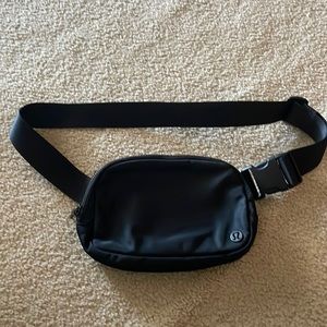 lululemon Everywhere Belt Bag 1L